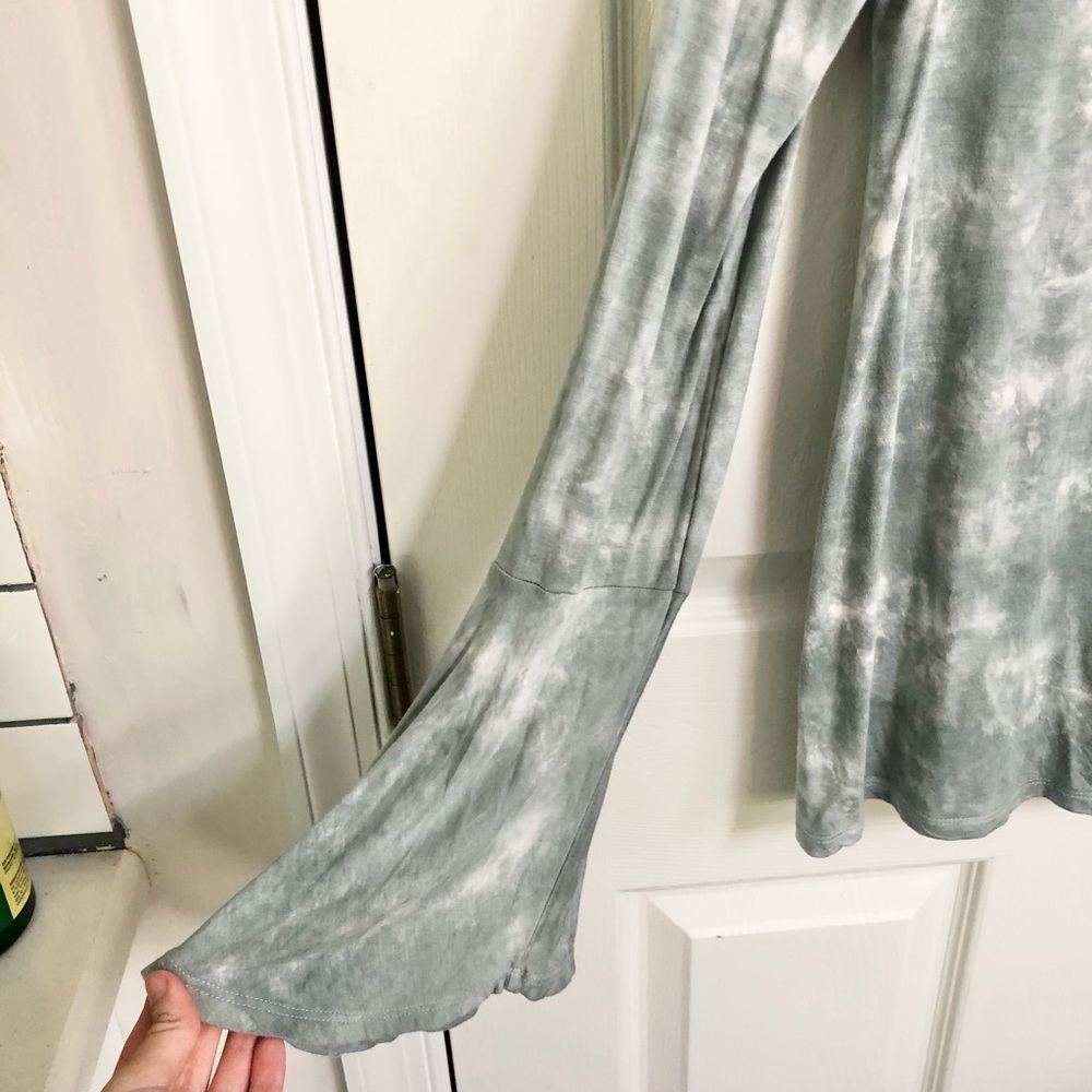 American Eagle S Tie Dye Soft & Sexy Bell Sleeve - Picture 2 of 6